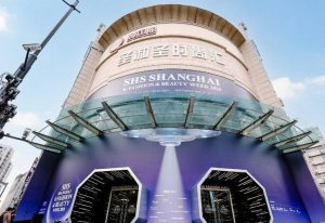 上海圣和圣韩国馆“诗意宇宙”快闪活动启幕：以IP化运营推动中韩时尚产业生态跃迁